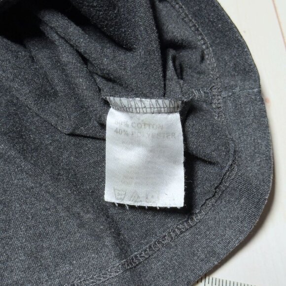 Dark Gray Vneck Mens Tshirt Medium Rugged Trails Outdoors Casual - Picture 6 of 7